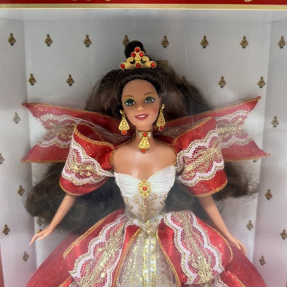 Happy Holidays Barbie - Picture 3 of 11